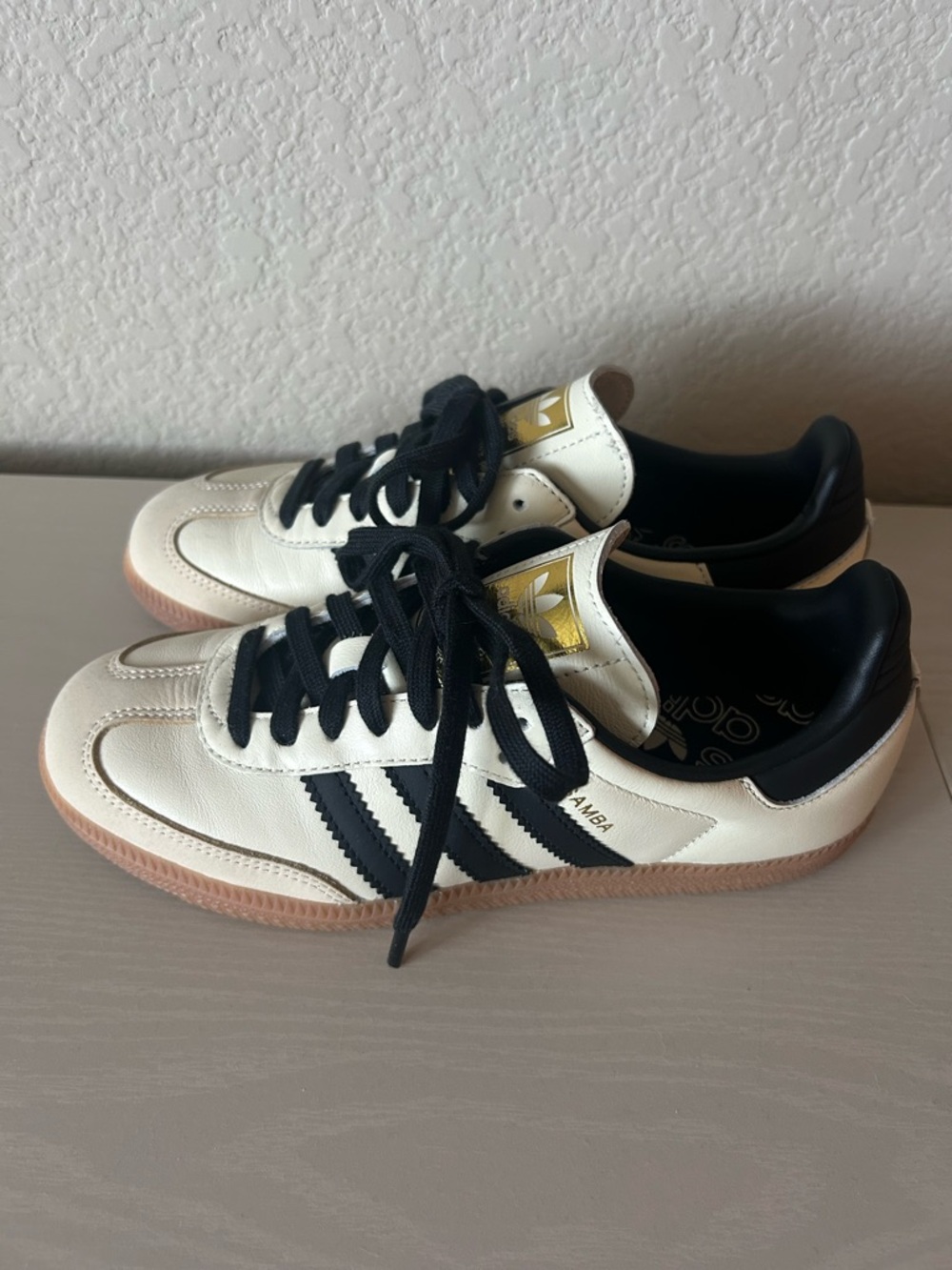 Women’s size 6.5 Adidas Sambas. Fit like a size 7. - Picture 3 of 5